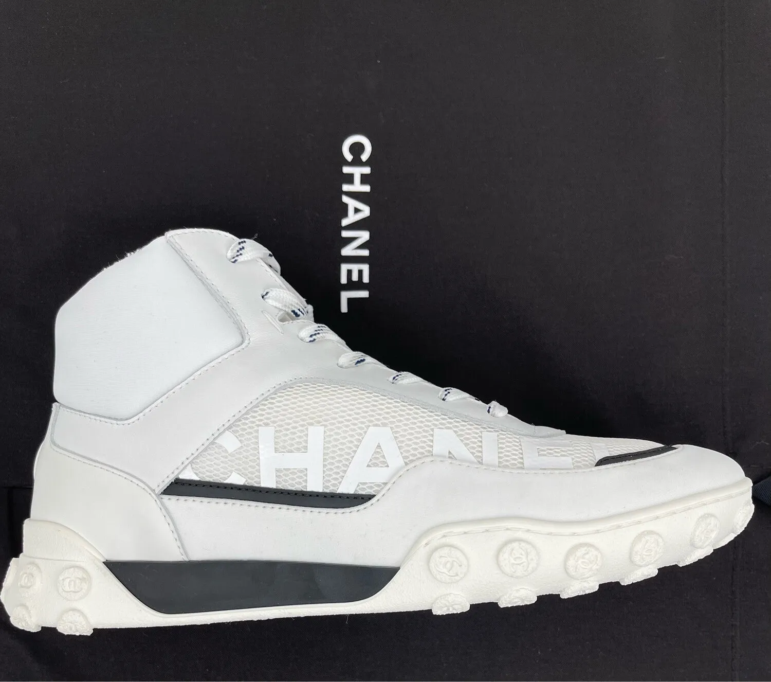 Chanel - Baskets T.40